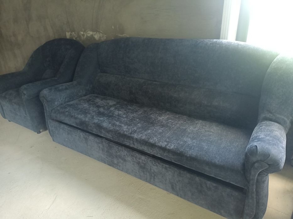 Продам диван и два кресла