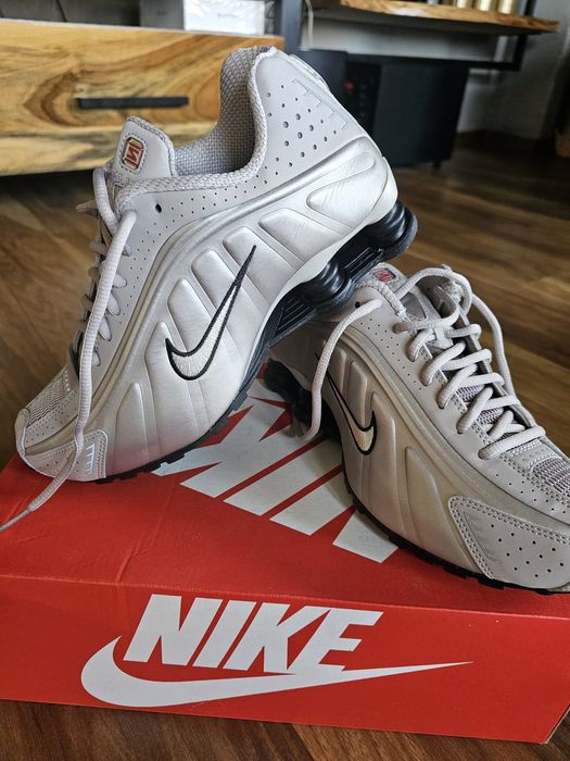 Оригинални маратонки Nike  Air Shox R4