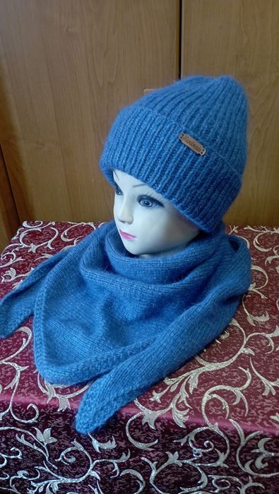 Продаю набор шапка плюс бактус.