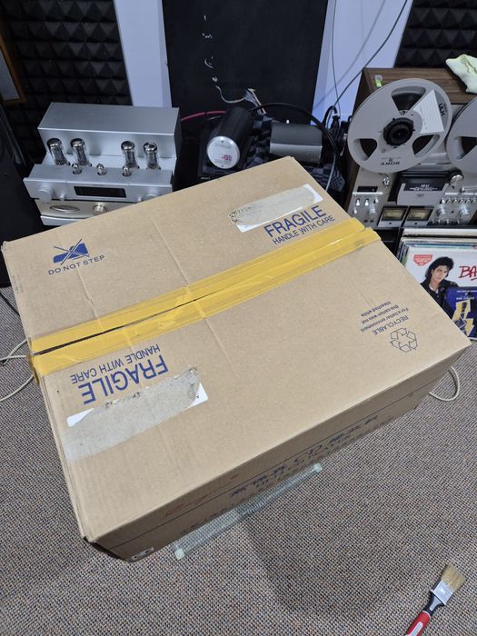 Cayin CDT 17A CD Player pe lampi