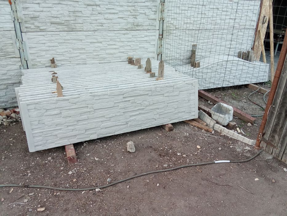 Vând gard din beton