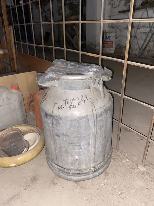Продаю бидон 52л