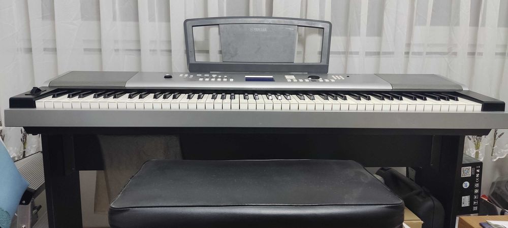 Vând orgă/pianină electronică Yamaha