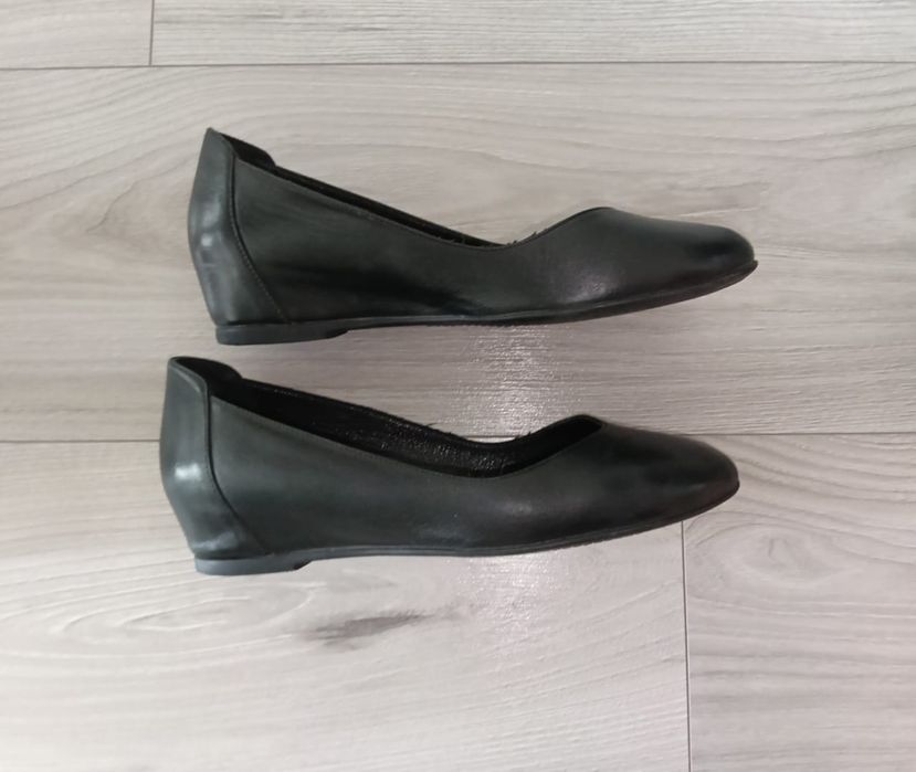 Продам 2 пары туфли.Натуральная кожа .