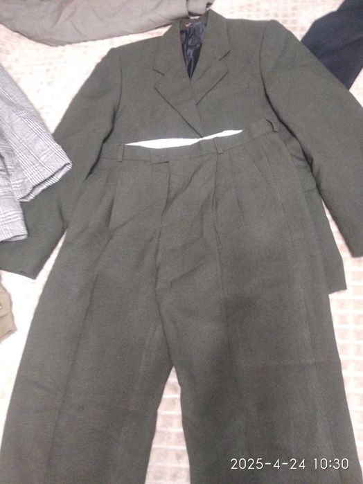 Продаю́тся брюки летние  разные если оптом то 30000