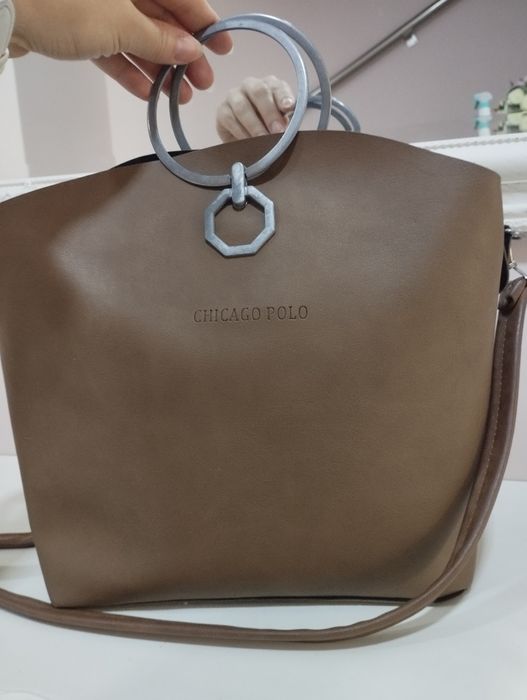 Красива дамска чанта от кожа