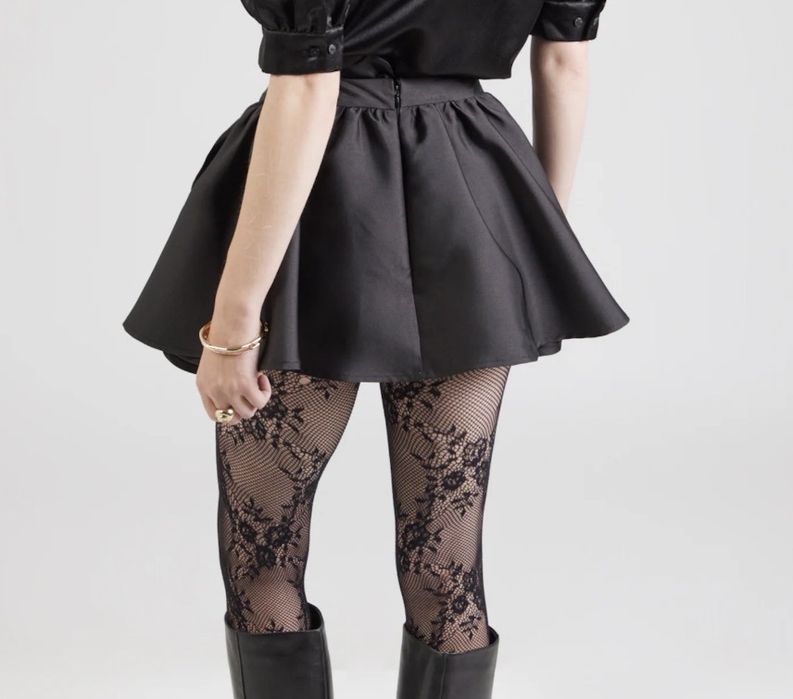 Пола от ABOUT YOU