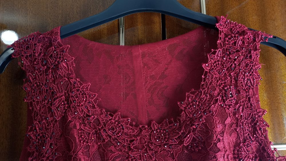 Официална къса рокля цвят бордо - бална рокля