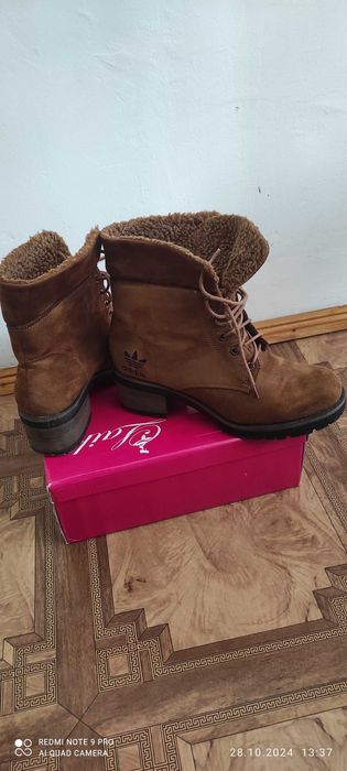 Дамски велурени боти