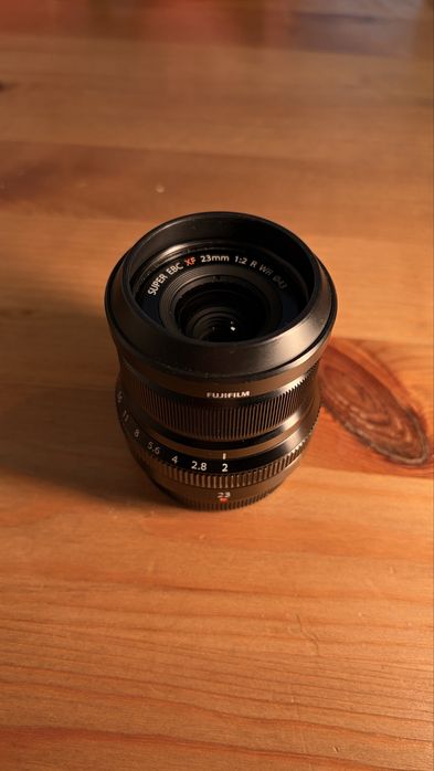 Obeictiv Fujifilm XF 23mm f 2 WR negru cu parasolar si capac