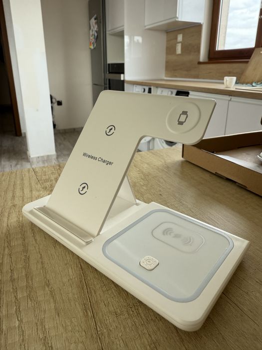 Wireless зарядно за Айфон телефон, слушалки и часовник