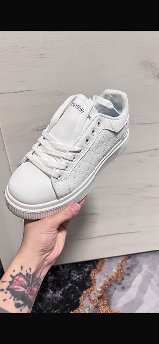 Adidasi  sau sneachers