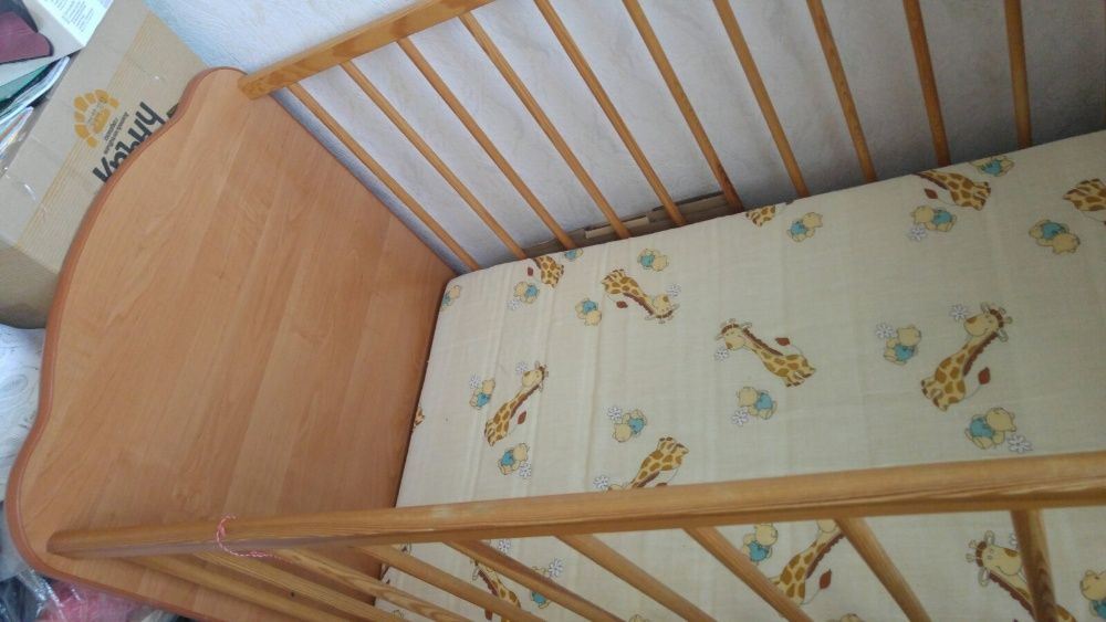 Бертони детска кошара с люлеещ се механизъм + Триколка за бутане