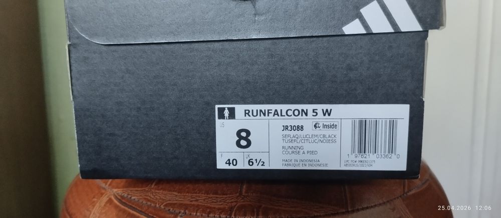 Оригинал. С Америки - кроссовки Адидас.