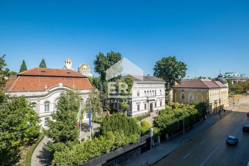 Дава се под наем Тристаен апартамент в София, Център - 120 кв.м за 3590.4 € - Снимка #5