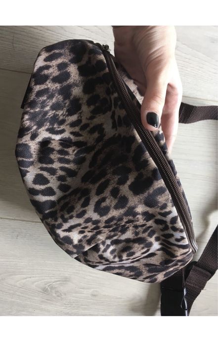 Новая. Поясная леопардовая сумка.