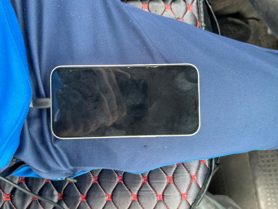 Срочно продам айфон 13 256гб