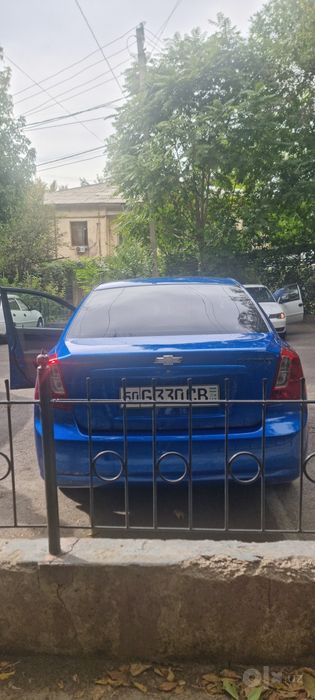 Jentra 1.5 sotladi kraskasi orqa kriloda petno bor qogani toza