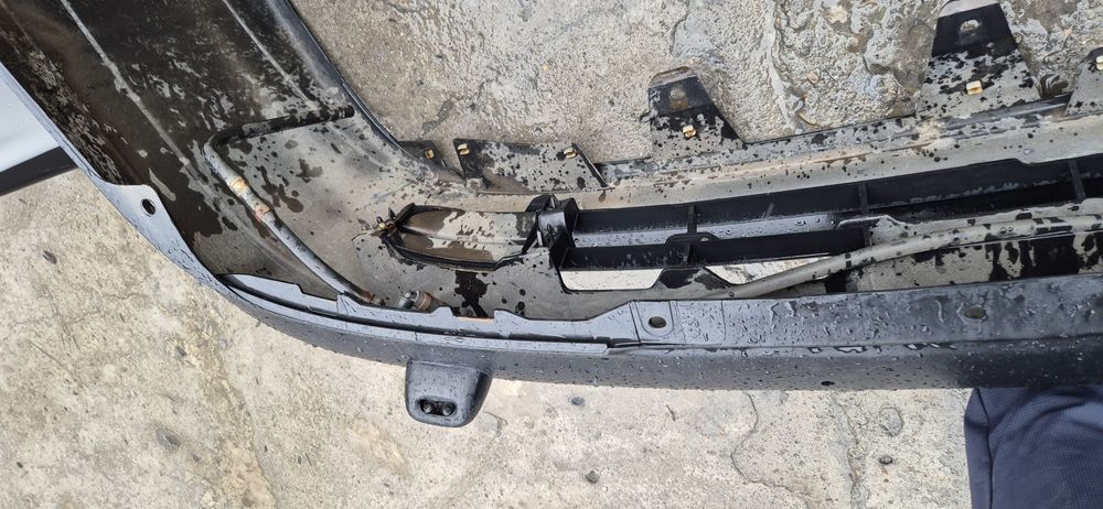 Бампер на Карину е в оригинале