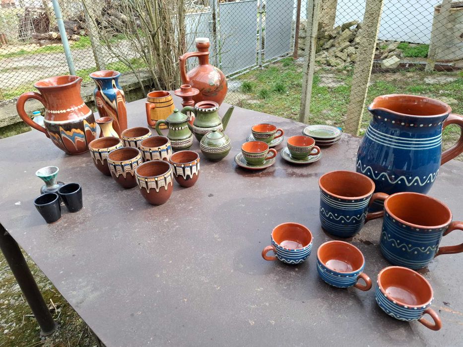 Глинени съдове и чаши