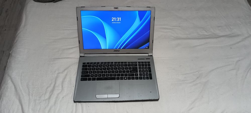 Laptop MSI – funcțional, uzură estetică, ideal office
