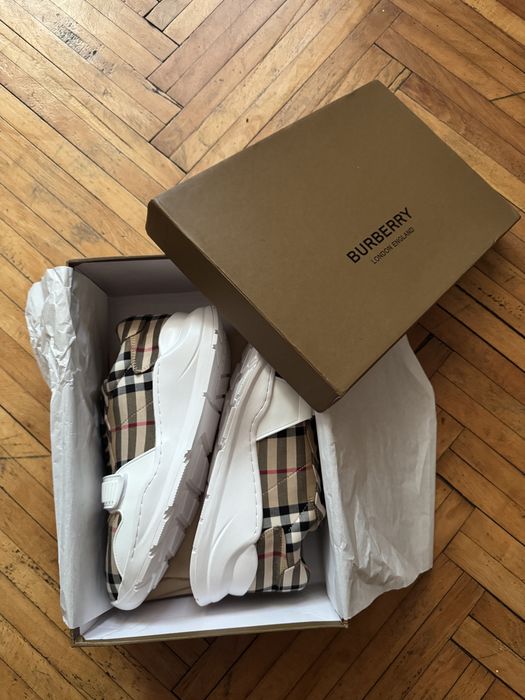 Adidasi Burberry