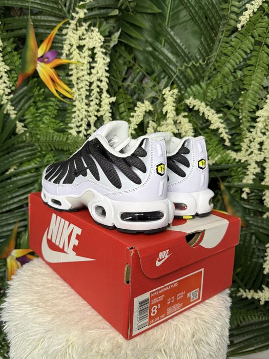 Nike Air Max Plus Black White
