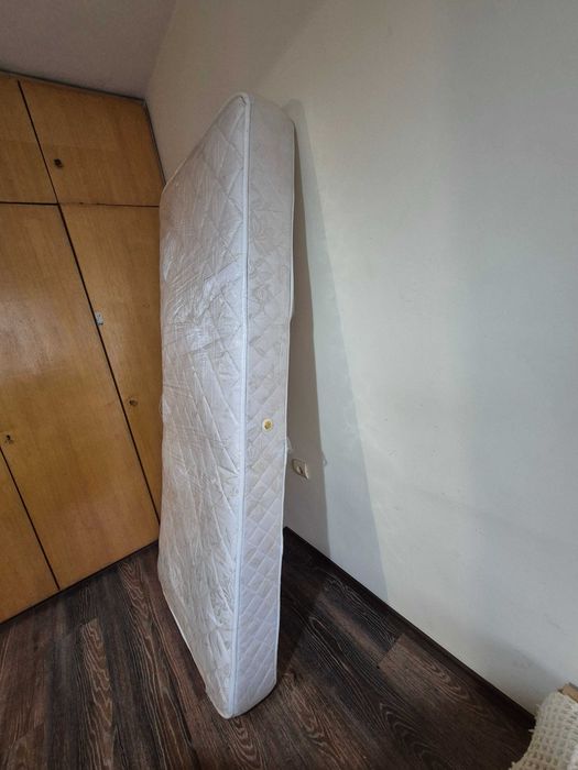 Продавам чисто нов матрак: 82 x 190. Никога не е използван.