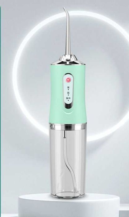 Качественный Ирригатор для очистки зубов с 4 насадками и 3 режимами