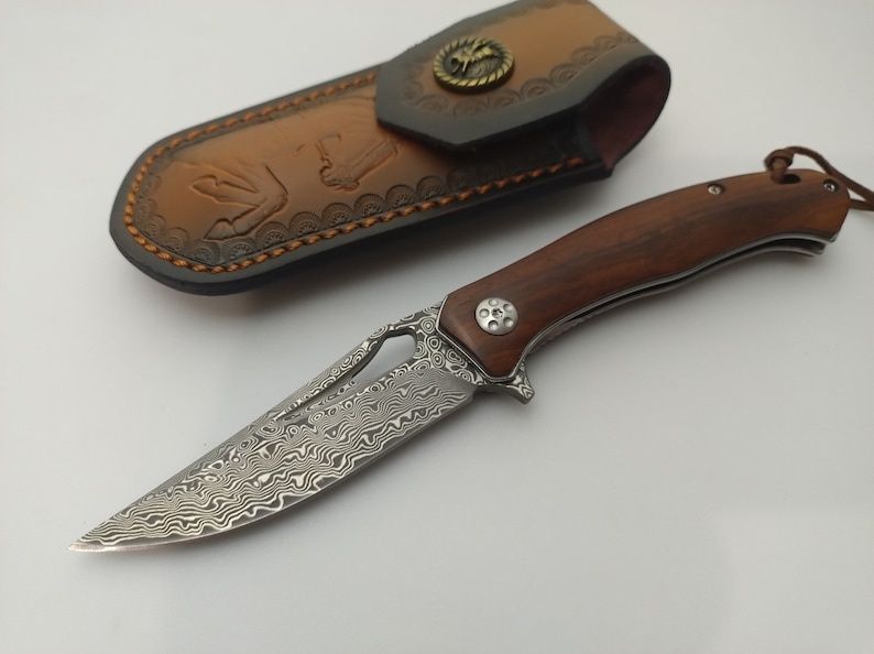 Сгъваем нож от дамаска стомана  VG10