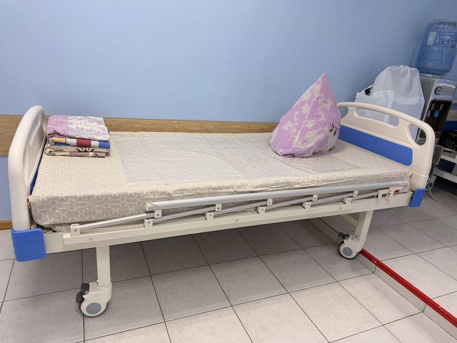 Медицинская кровать функциональная