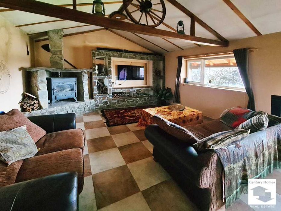 140332 Каменна къща с просторен двор и кладенец в с. Горна Липница