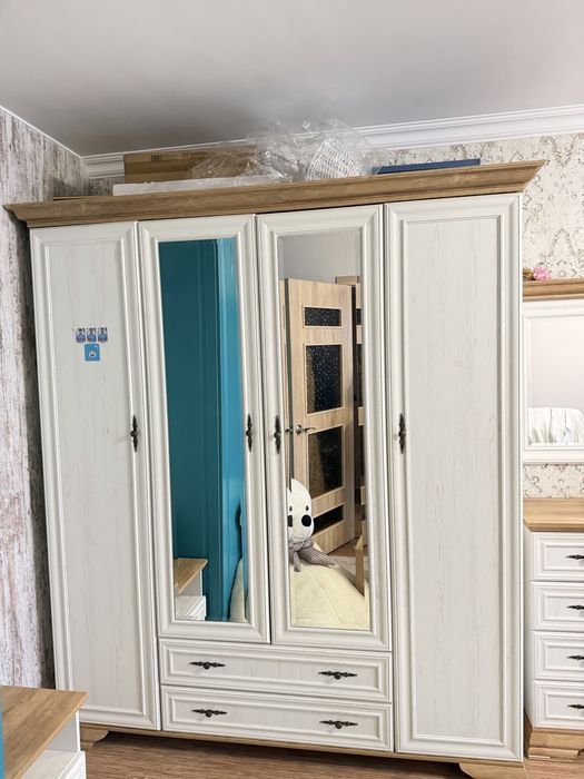 Продам спальный гарнитур