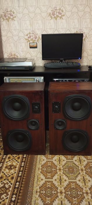 Продаю колонки Peerless 1120