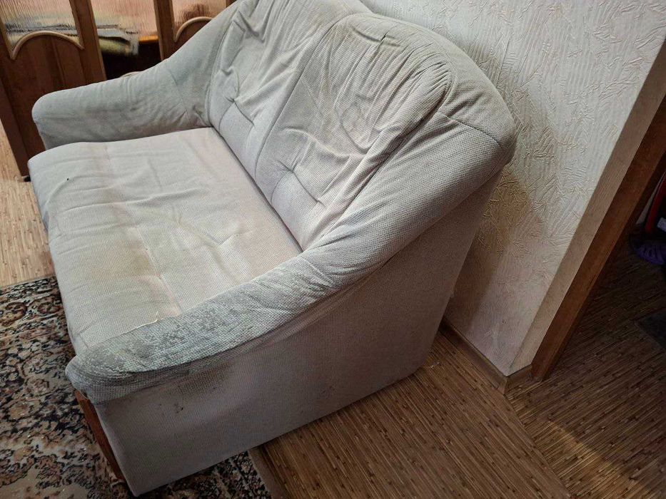 Старый раскладной диван