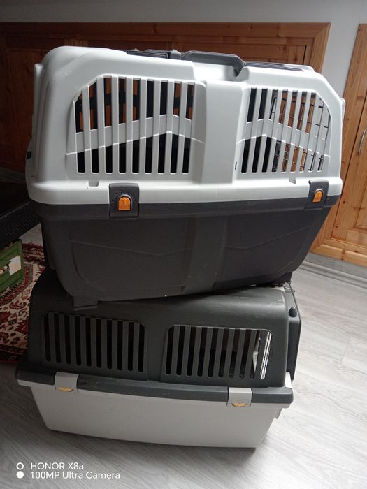 Vind 2 boxe de transport câini.Menționezi ca sunt folosite stare bună.