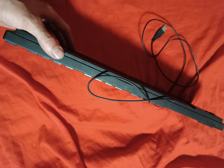 Продам клавиатуру