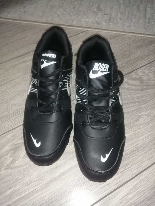 Срочно продам кроссовки