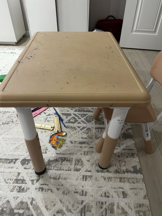 Продаю детский стол и стул