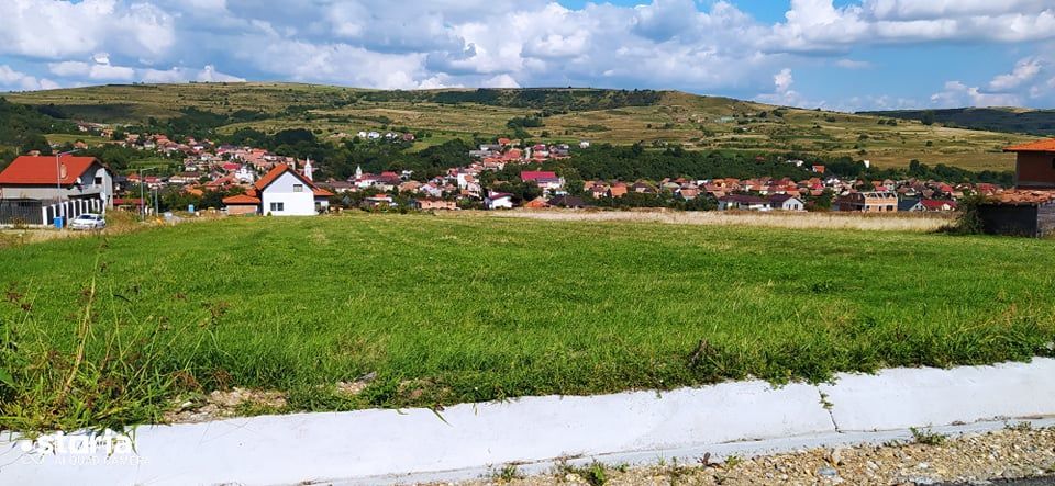 Teren intravilan de vânzare Chinteni, cu o priveliste pe satul vechi