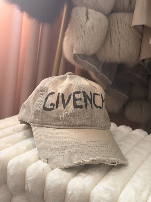 шапка с козирка Givenchy
