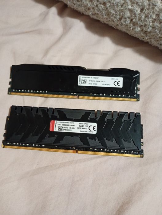 Vând rami ddr4  16gb 2666 MHz