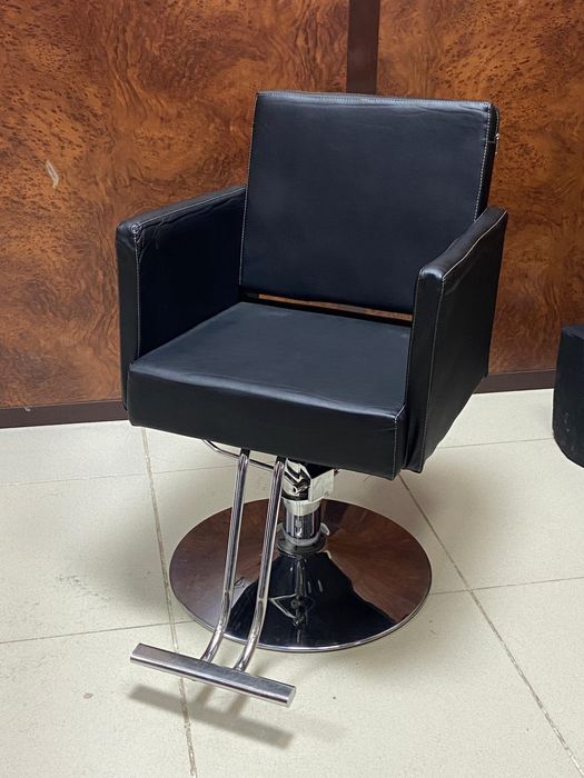 Парикмахерское кресло