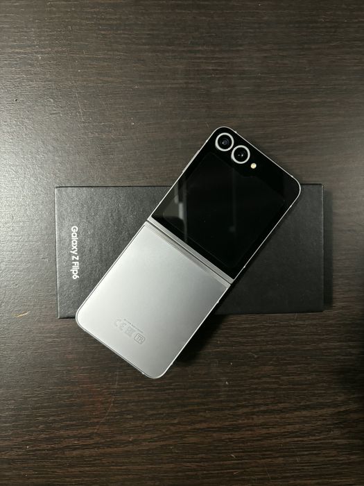 Продам или обмен идеальный z flip 6