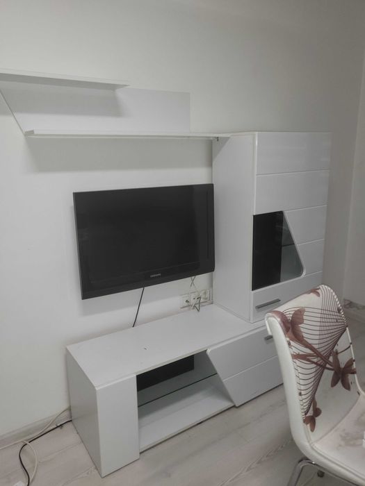 Тристаен с паркомясто