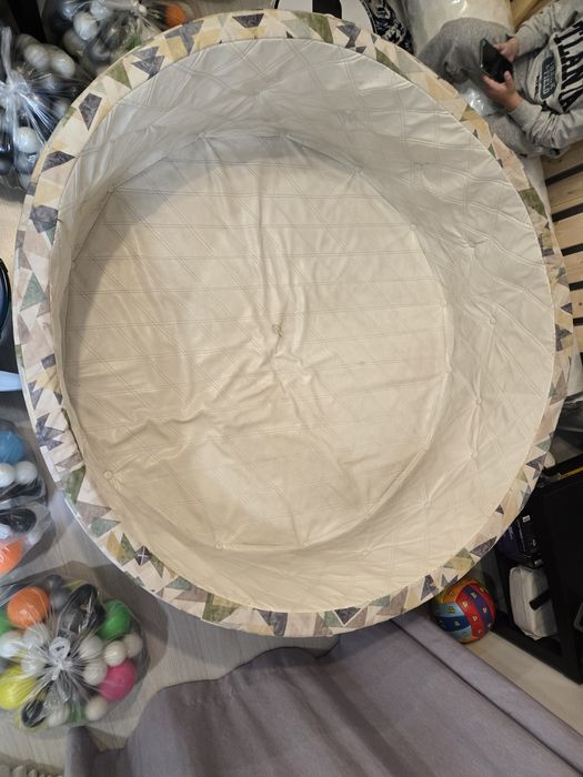 Сухой бассейн с шариками