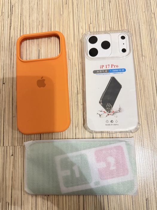 Чехол и стекло  на 17 про