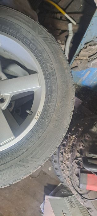 Продам летнюю резину 215/65/R16