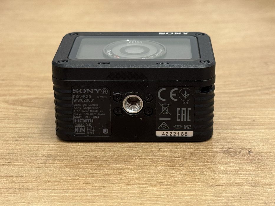 Cameră digitală ultra-compactă Sony RX0 + gimbal