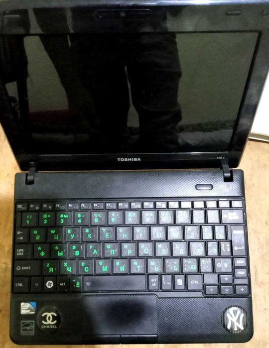 netbook TOSHIBA 32 razryad zaryad 4 soat